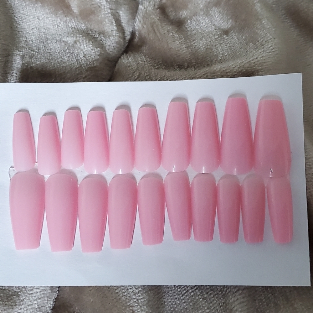 Pink Press-on nails